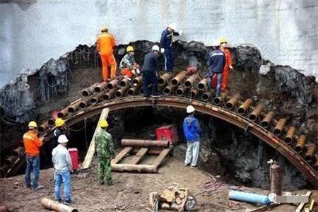 青海隧道钢花管支护案例